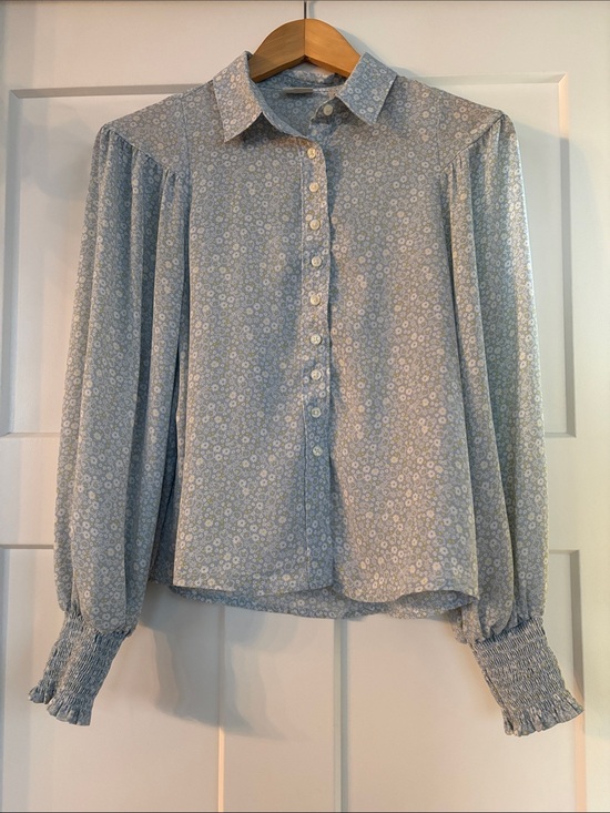 Levi's Tops - Levi's Light Blue Floral Button-Front Blouse